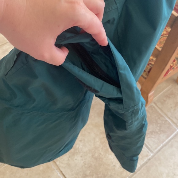 The North Face - Women’s Shell Rain/Windbreaker Jacket - Picture 4 of 5